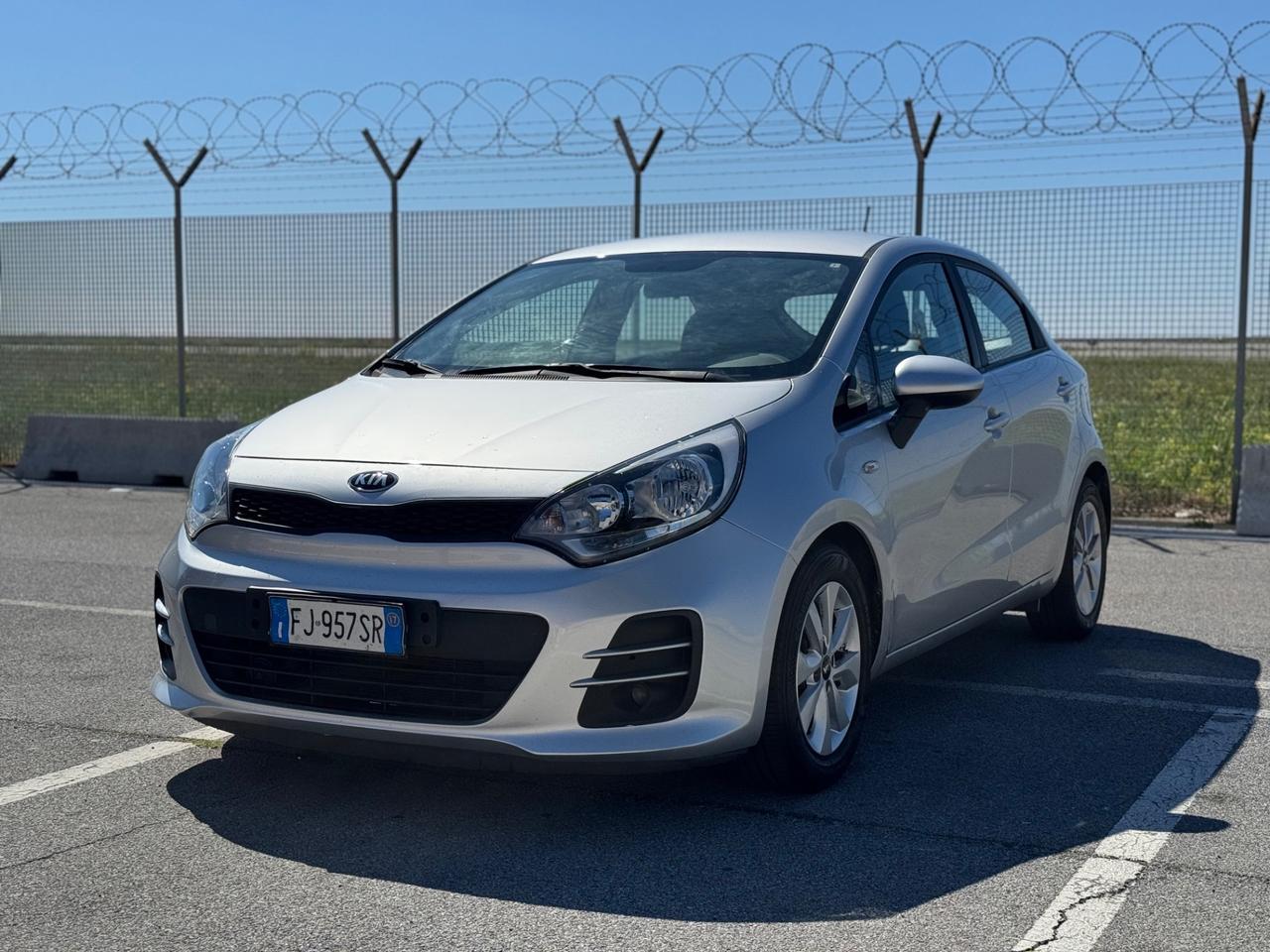 KIA RIO 1.2 BENZINA NEO PATENTATI 2017 1 PRO 12 MESI DI GARANZIA