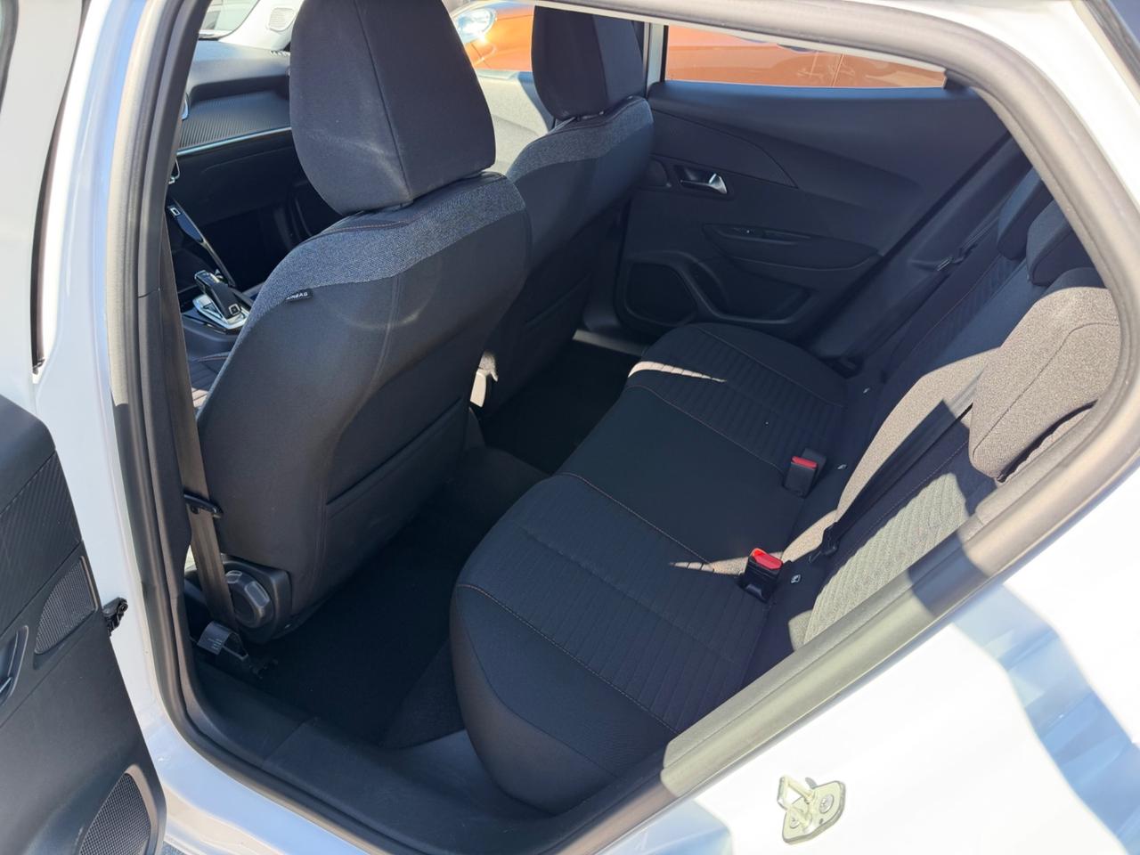 Peugeot 2008 BlueHDi 130 S&S EAT8 Allure