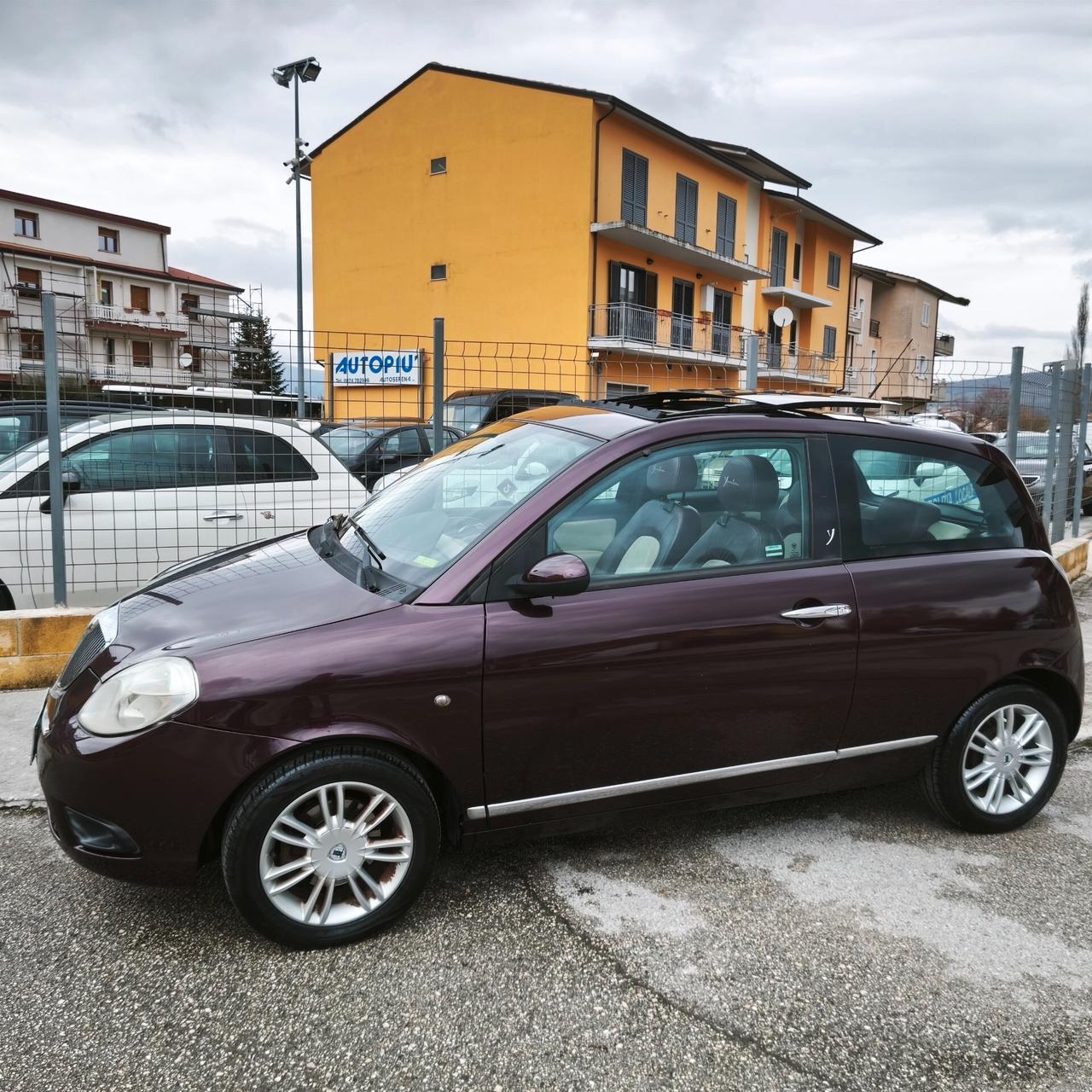 Lancia Ypsilon 1.3 MJT 90 CV Platino