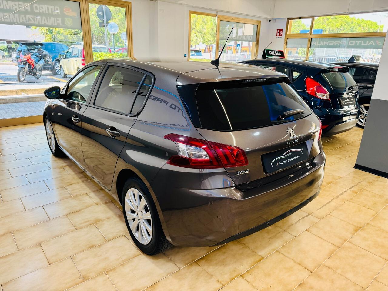 Peugeot 308 Active 110 Cv - Navi / R.Camera