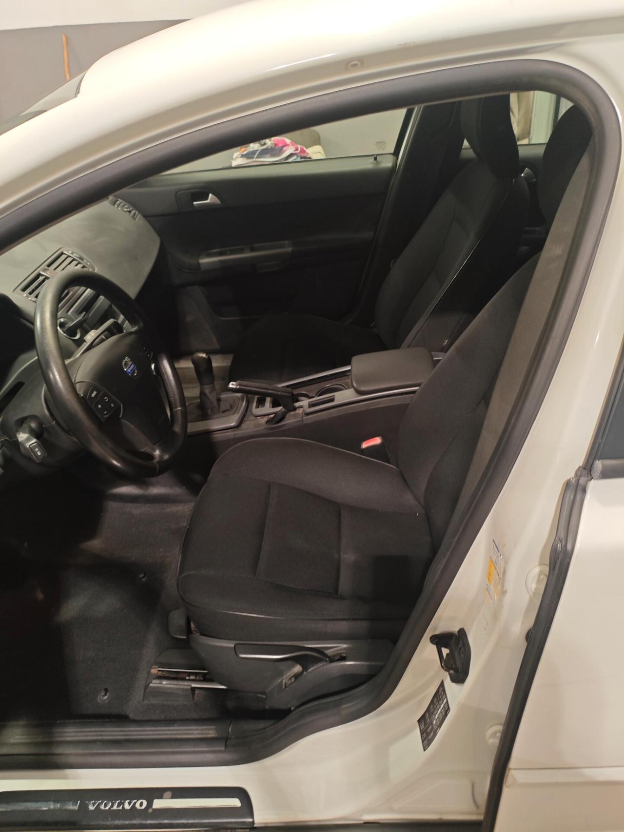 Volvo V50 D2 R-design