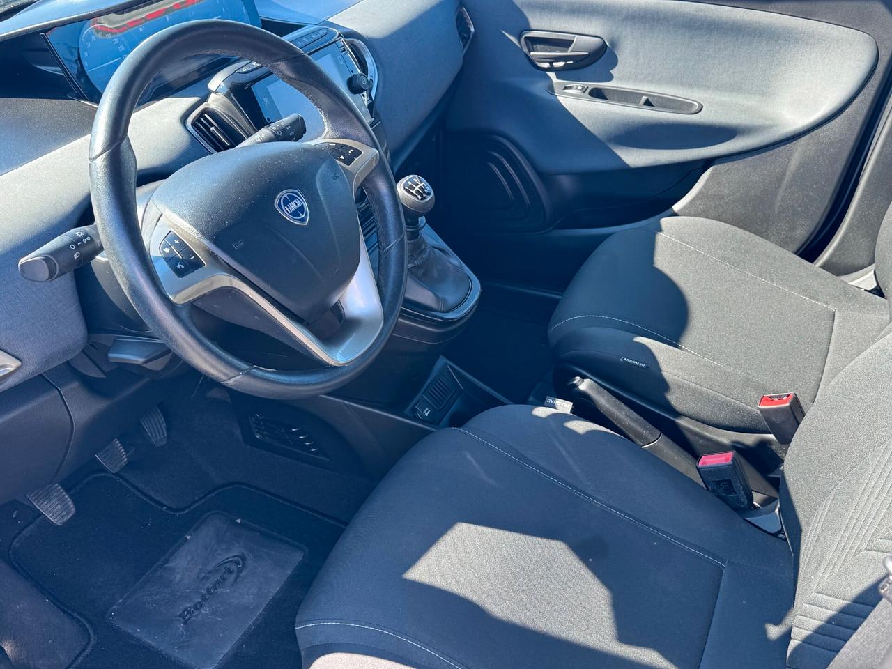 Lancia Ypsilon 1.0 FireFly 5 porte S&S Hybrid Gold