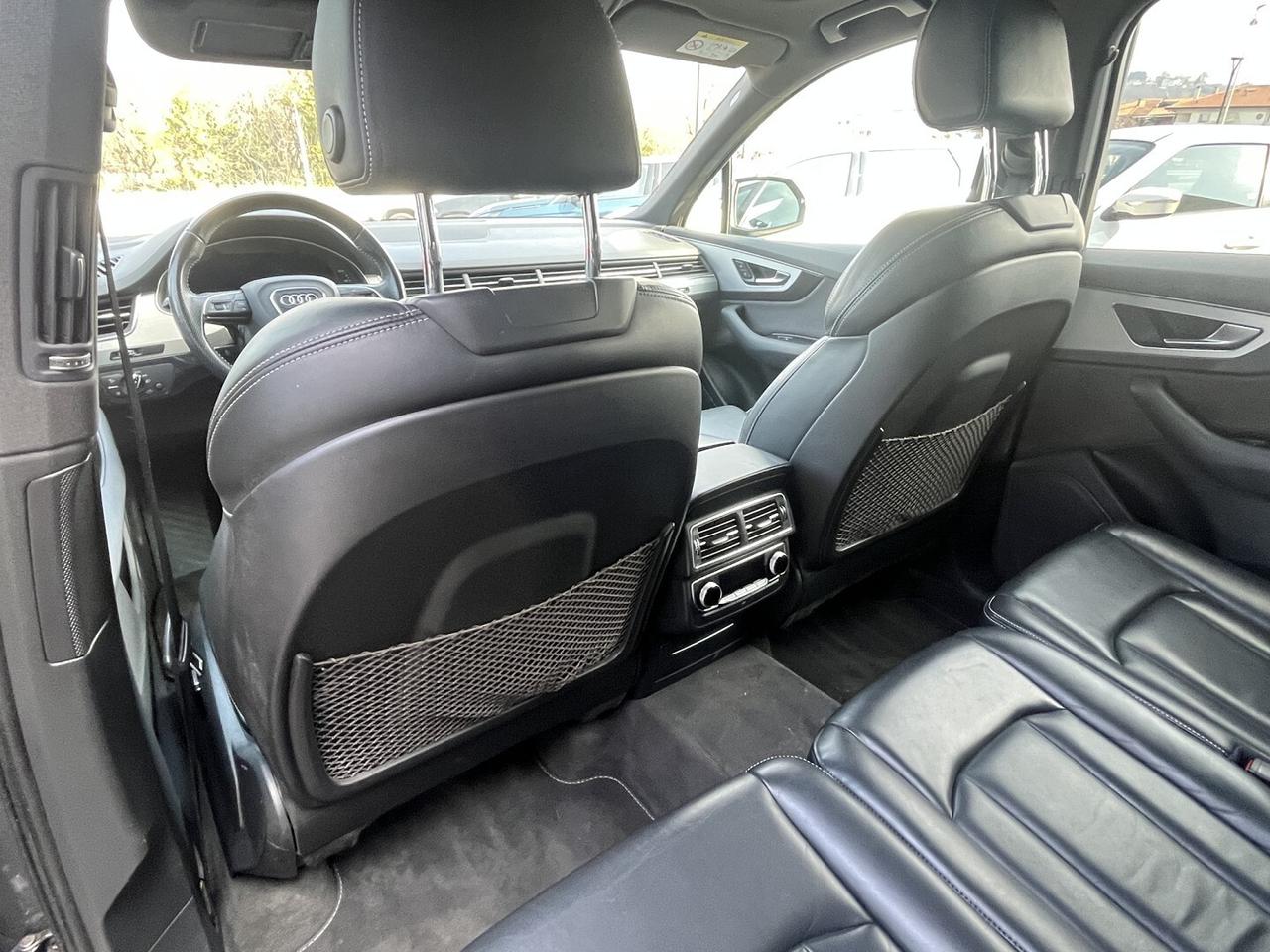 AUDI Q 7 3000 TDI 272 CV S.LINE ( GANCIO TRAINO )