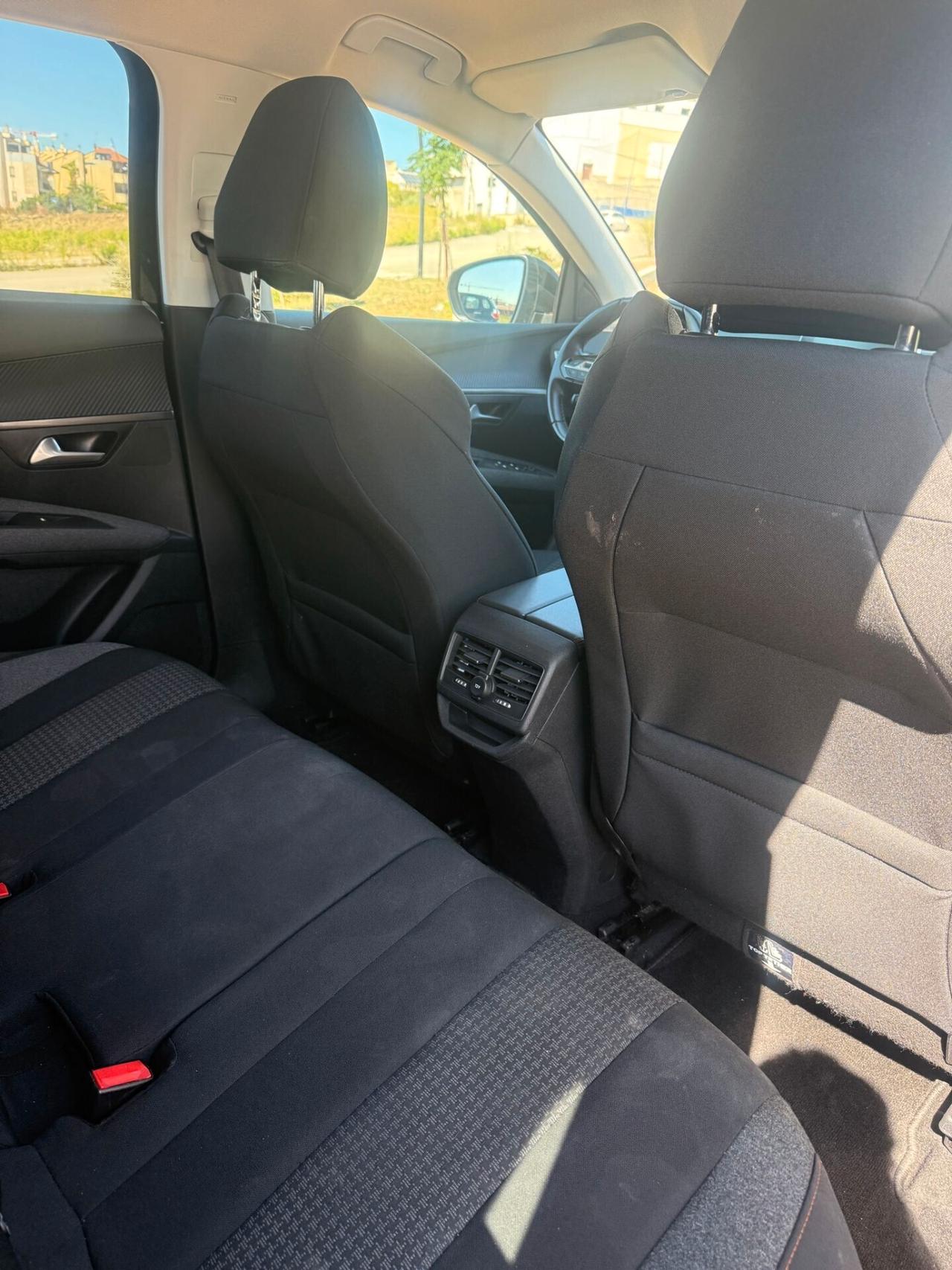 Peugeot 3008 BlueHDi 130 S&S EAT8 Active