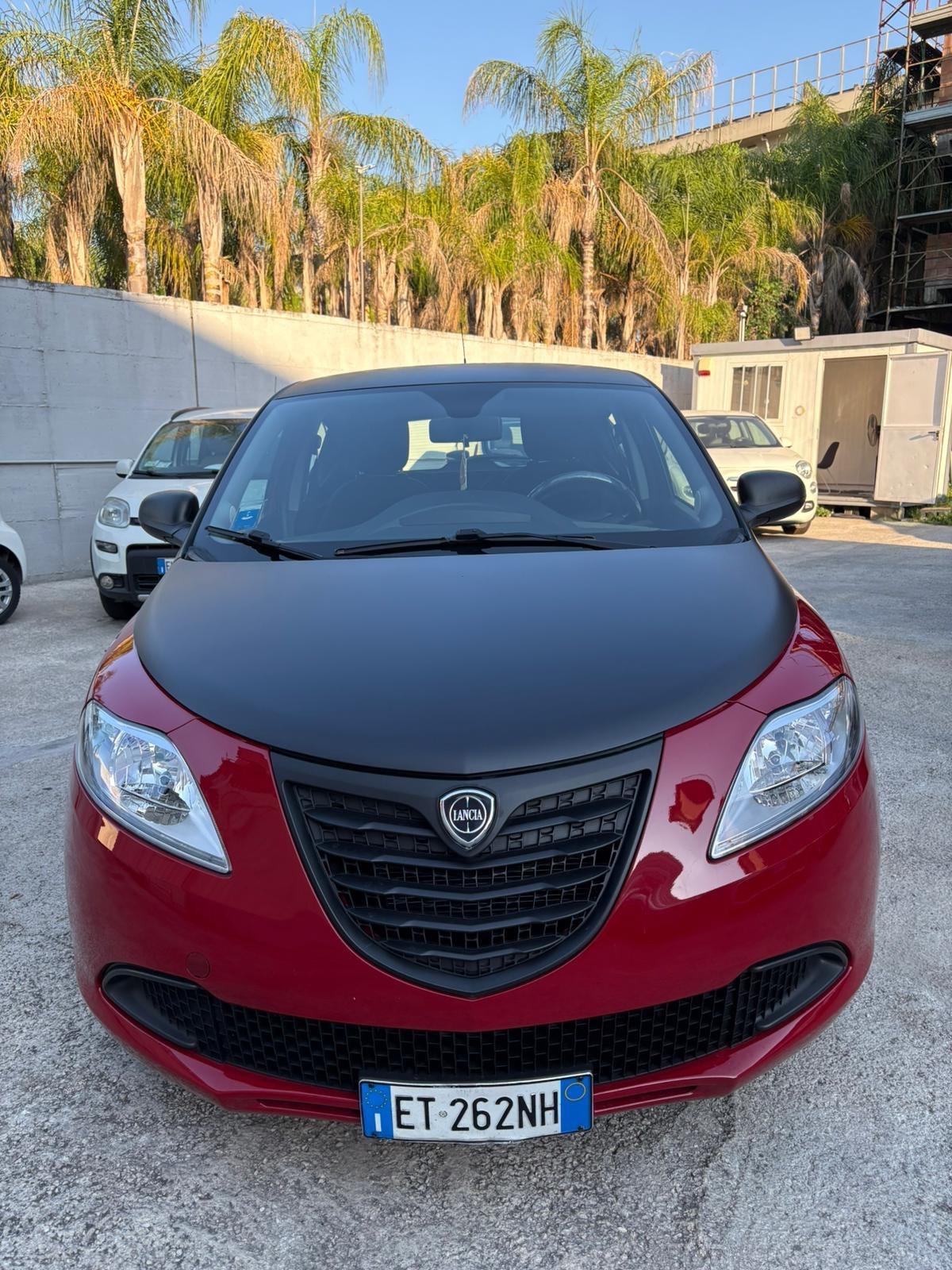 Lancia Ypsilon 1.2 69 CV 5 porte S Momodesign