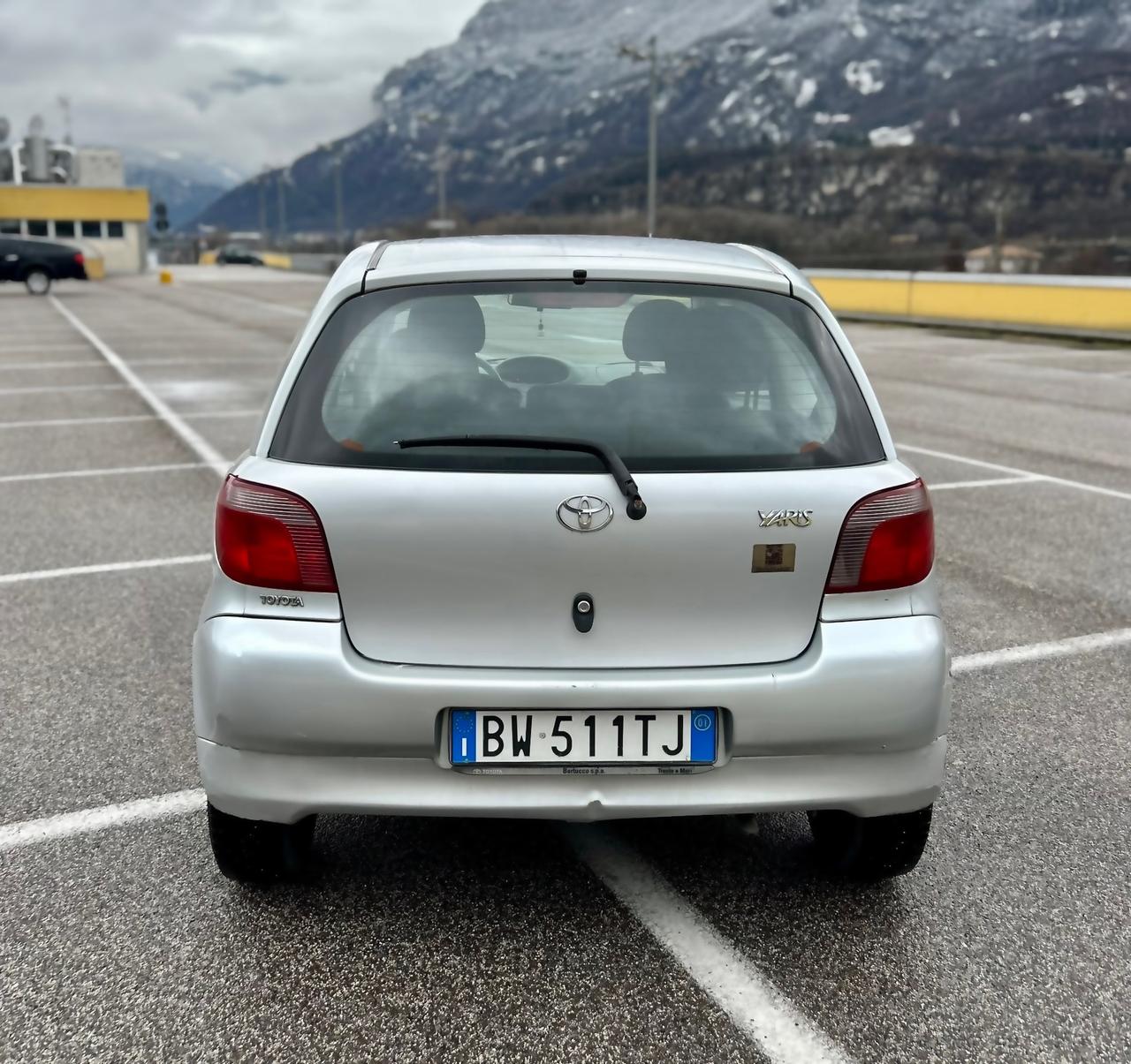 Toyota Yaris 1.0i 16V cat SOL 3 porte Neopatentati