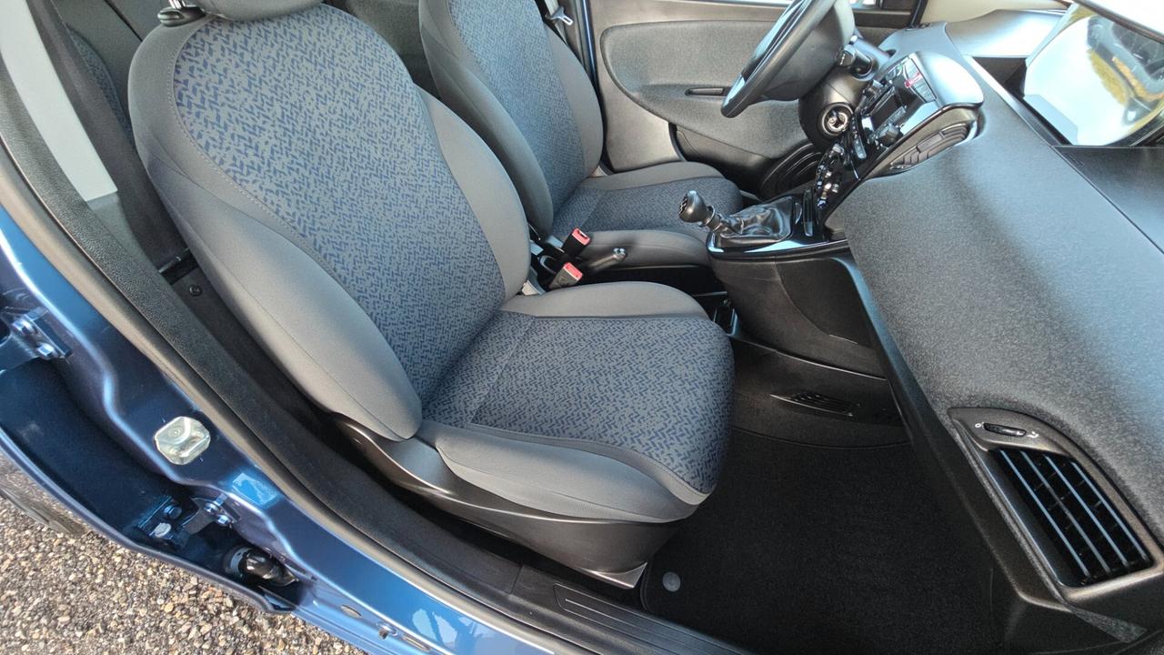 Lancia Ypsilon 1.0 FireFly 5 porte S&S Hybrid Ecochic Silver