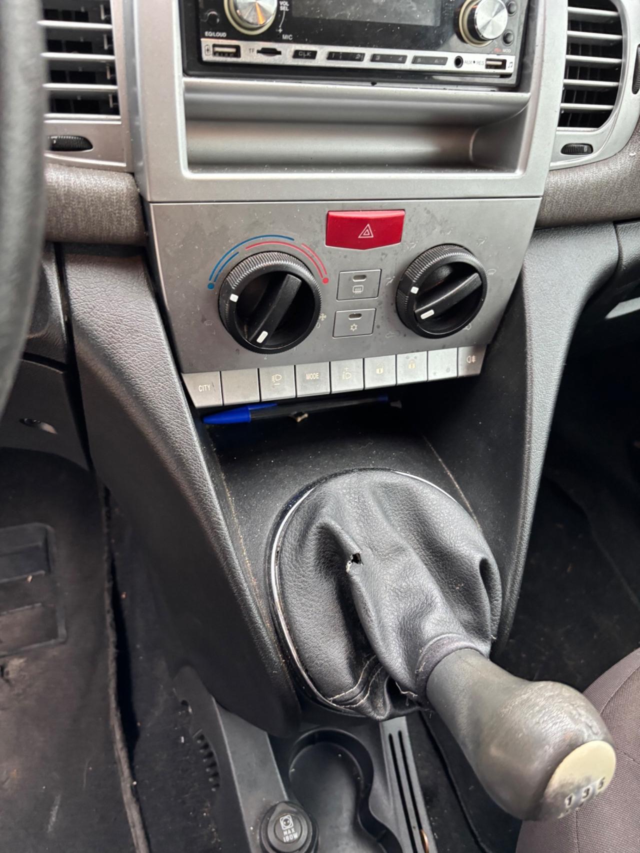 Lancia Ypsilon 1.3 MJT 75 CV Argento neo patentato