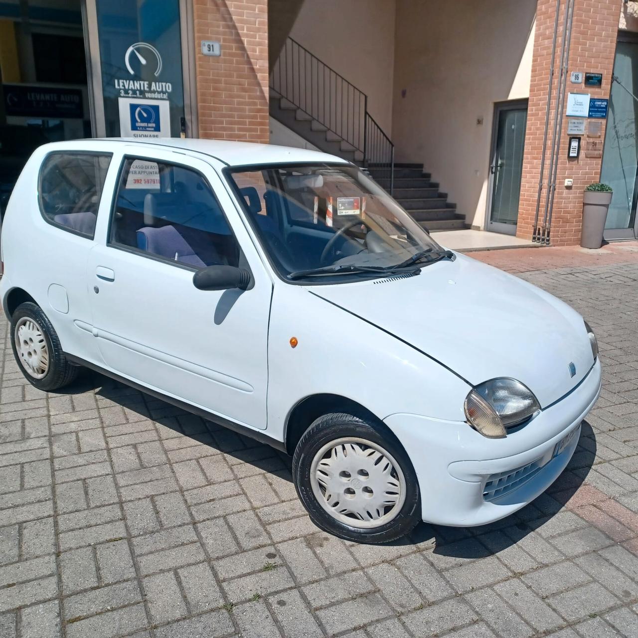 FIAT 600 BEN CONSERVATA TUTTO FUNZIONANTE