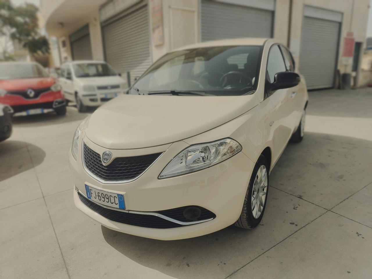 Lancia Ypsilon 1.2 69 CV 5 porte GPL Ecochic Silver