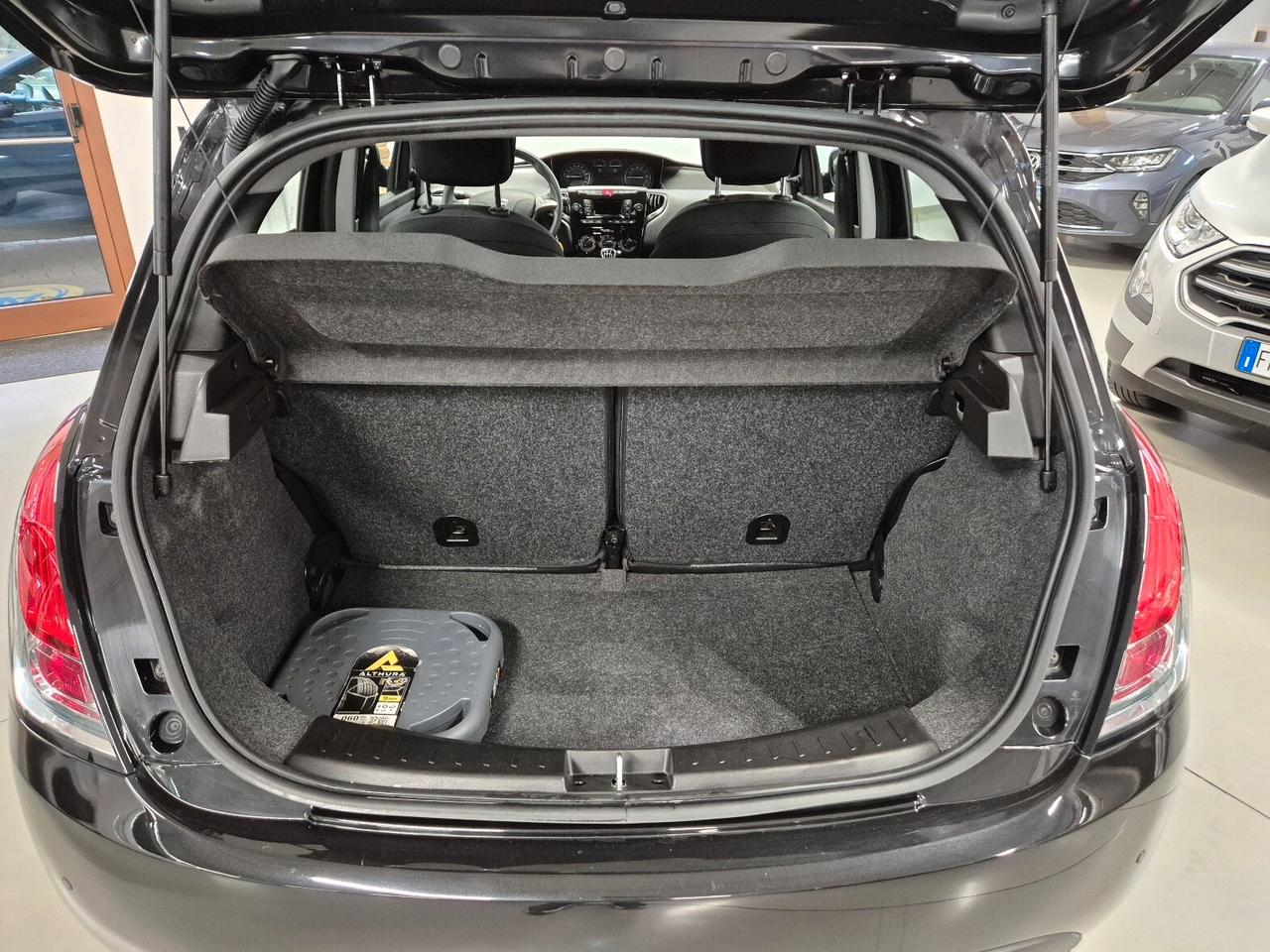 Lancia Ypsilon 1.0 FireFly 5 porte S&S Hybrid Silver