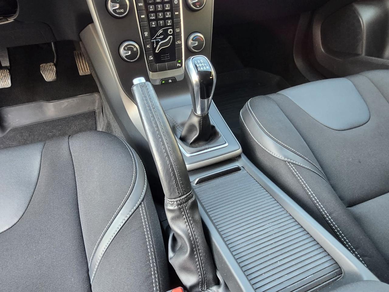 VOLVO V40 D2 MOMENTUM 2.0 DIESEL