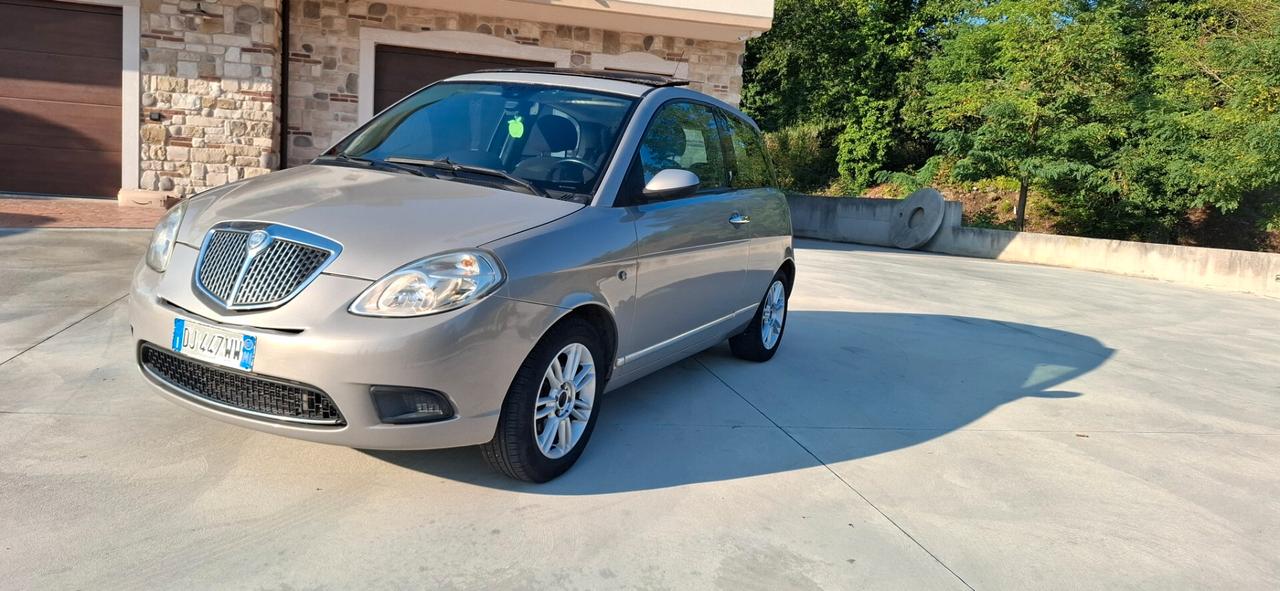 Lancia Ypsilon 1.3 MJT 90 CV Platino automatica