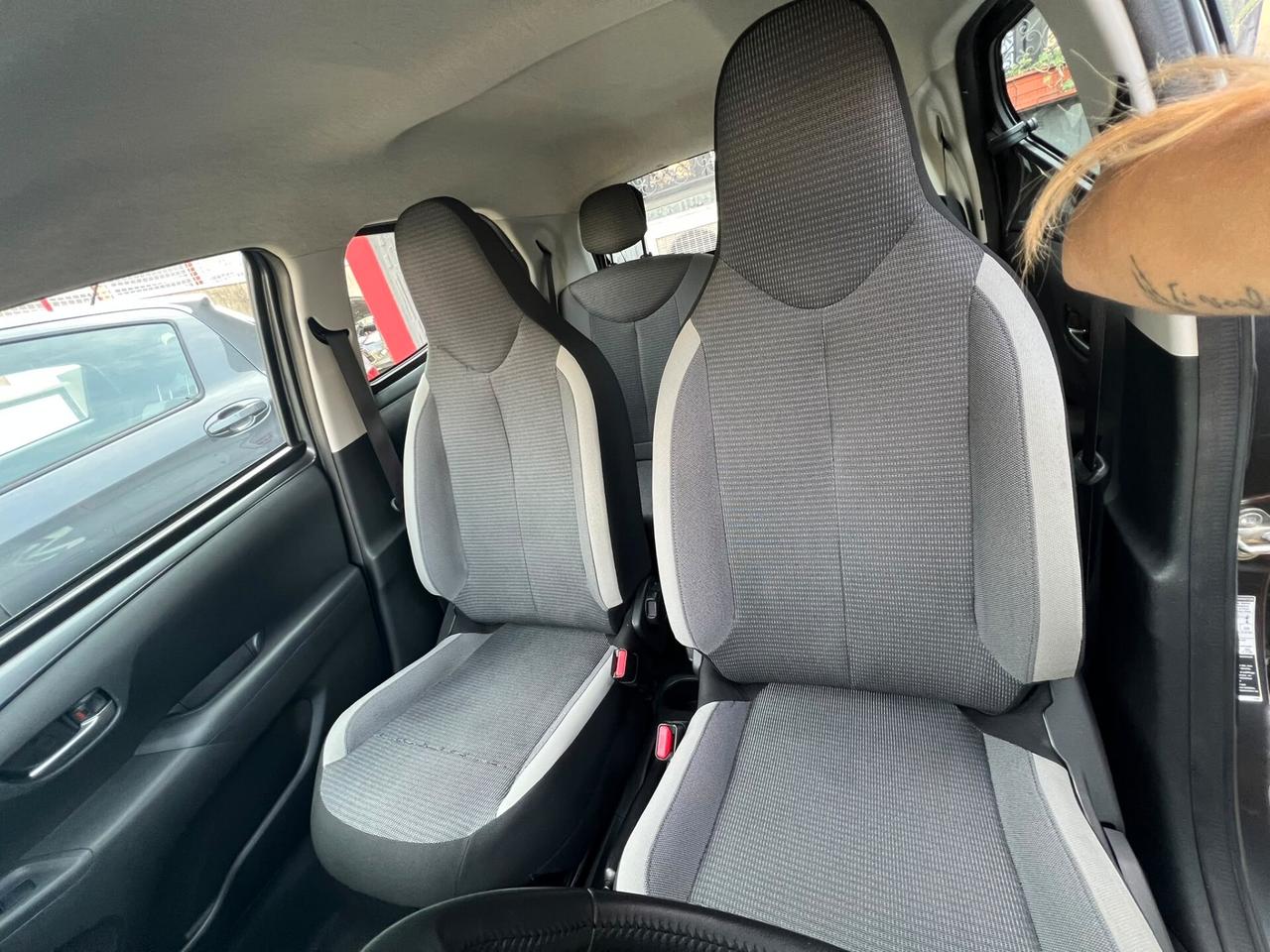 Toyota Aygo Connect 1.0 VVT-i 72 CV 5 porte x-play