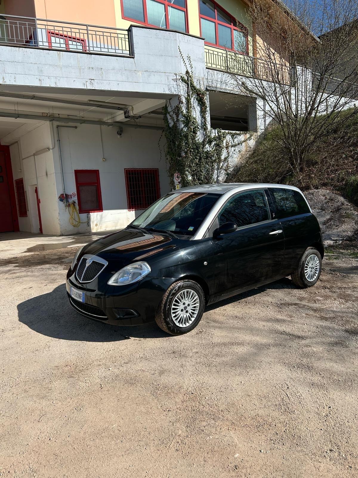 Lancia Ypsilon 1.2 Argento