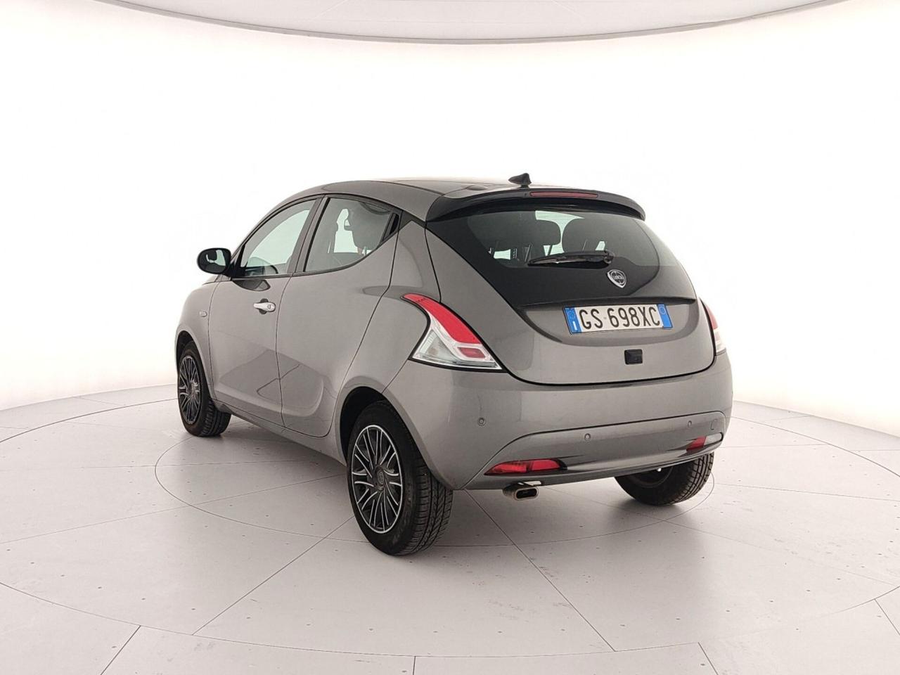 Lancia Ypsilon 1.0 FireFly 5 porte S&S Hybrid Platino