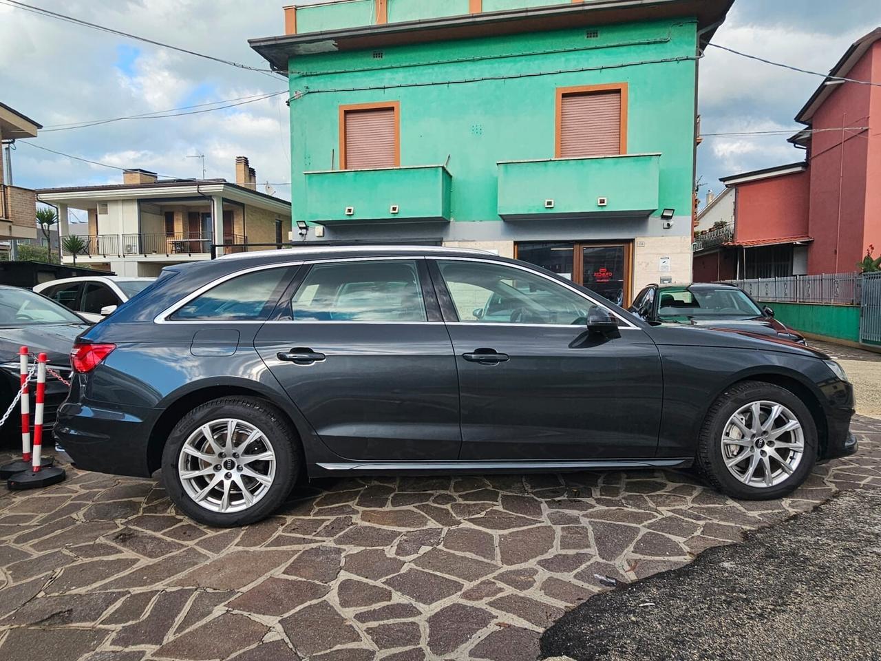 Audi A4 40 TDI quattro S tronic Business Advanced