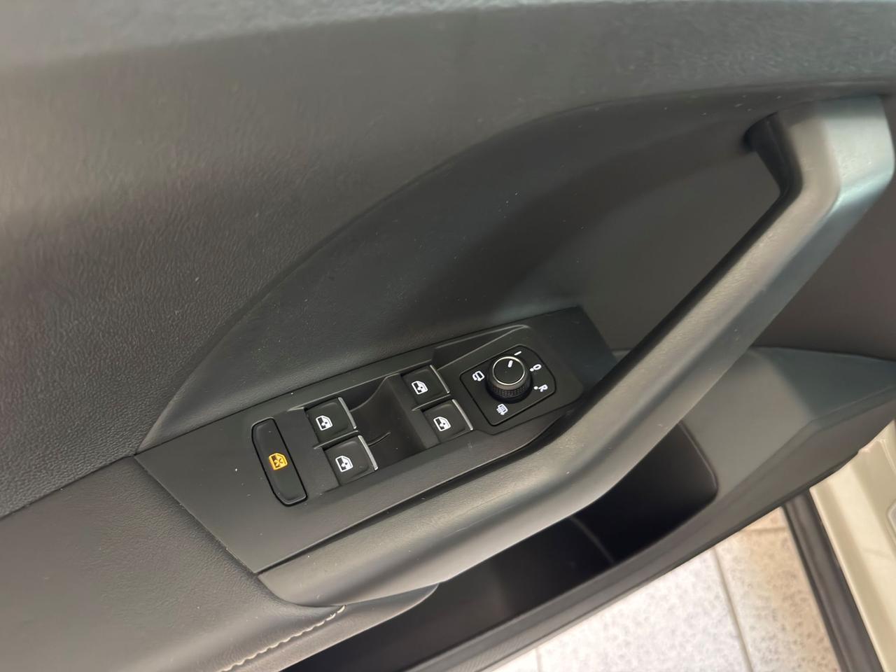 VOLKSWAGEN T-Cross 2024 1.0 tsi R-Line 115cv