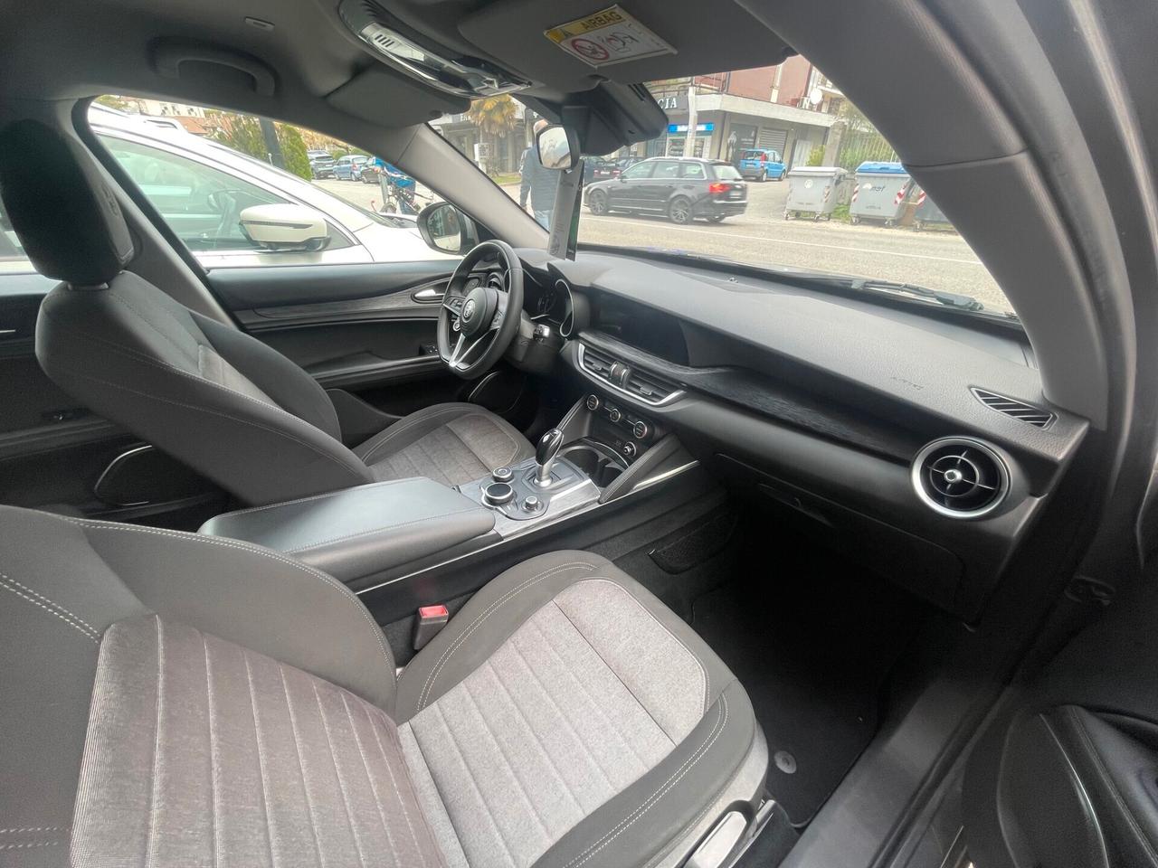 Alfa Romeo Stelvio 2.2 210 CV AT8 Q4 Business