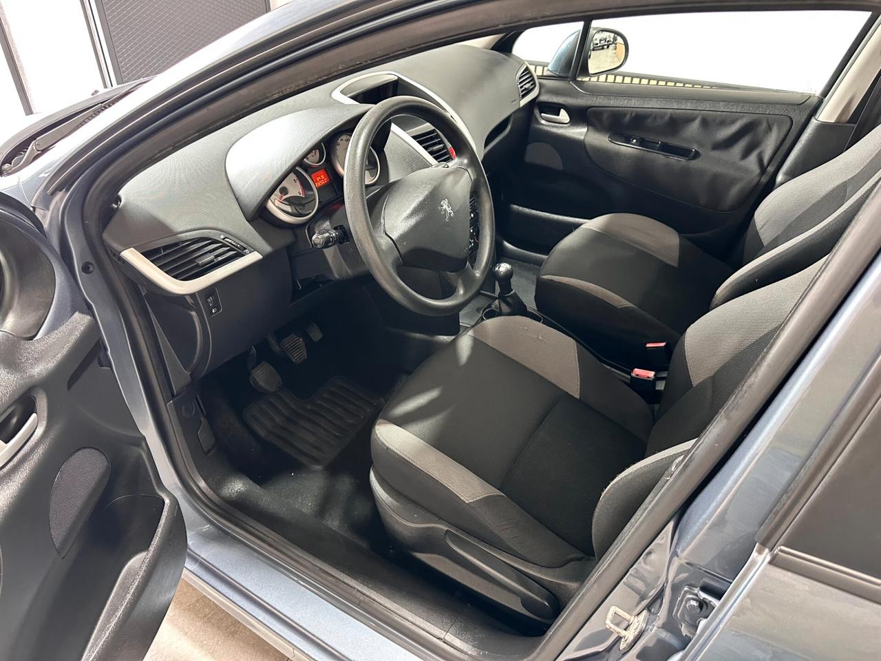 Peugeot 207 1.4 HDi 70CV 5p. NEOPATENTATI – UNICO PROP.