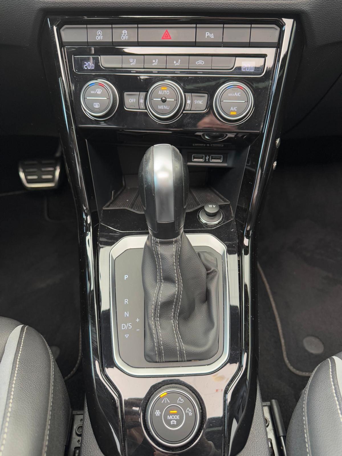 Volkswagen T-Roc R 2.0 TSI DSG 4MOTION (SCARICO AKRAPOVIC)