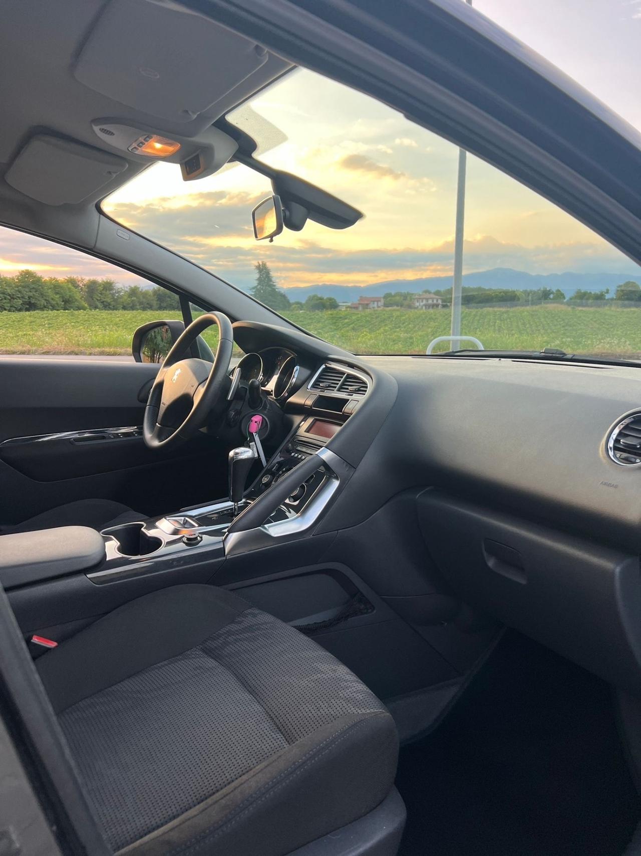 Peugeot 3008 1.6 HDi 110CV cambio robotizzato Outdoor