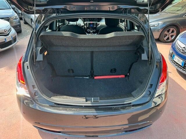 Lancia Ypsilon 1.0 FireFly 5 porte S&S Hybrid Ecochic Gold