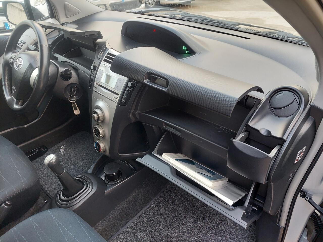 Toyota Yaris 1.0 benzina 5 porte Sol