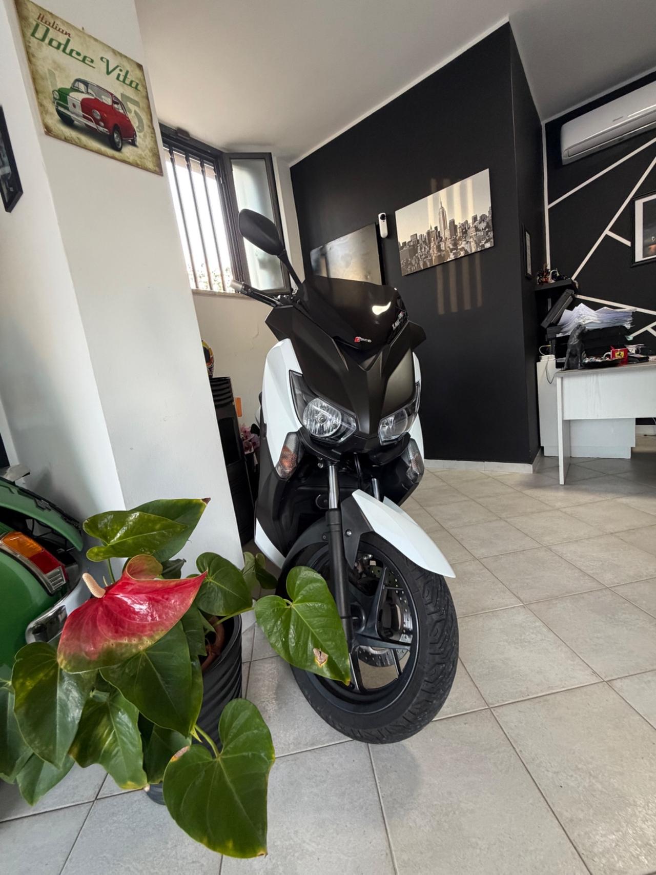 Yamaha X-Max 250