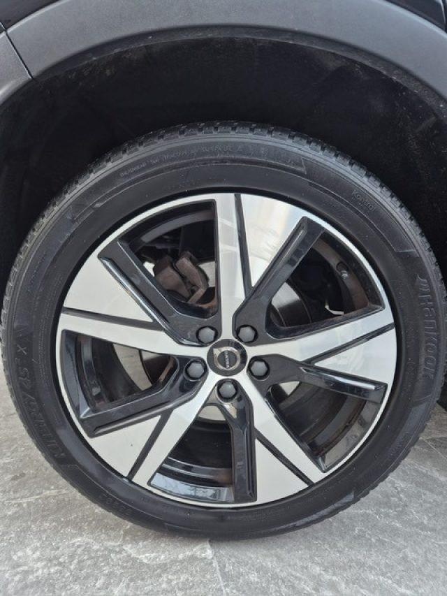 VOLVO XC40 T5 Recharge Plug-in Hybrid R-design