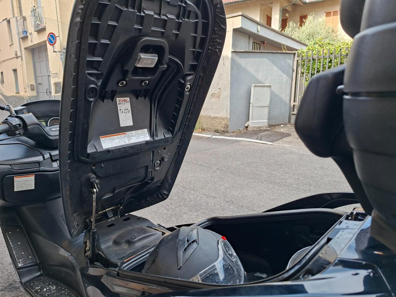 Suzuki Burgman 400 Elegance