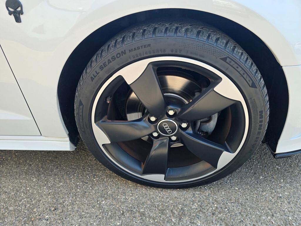 Audi A3 1.8 TFSI 180CV S LINE ESTETICA S3