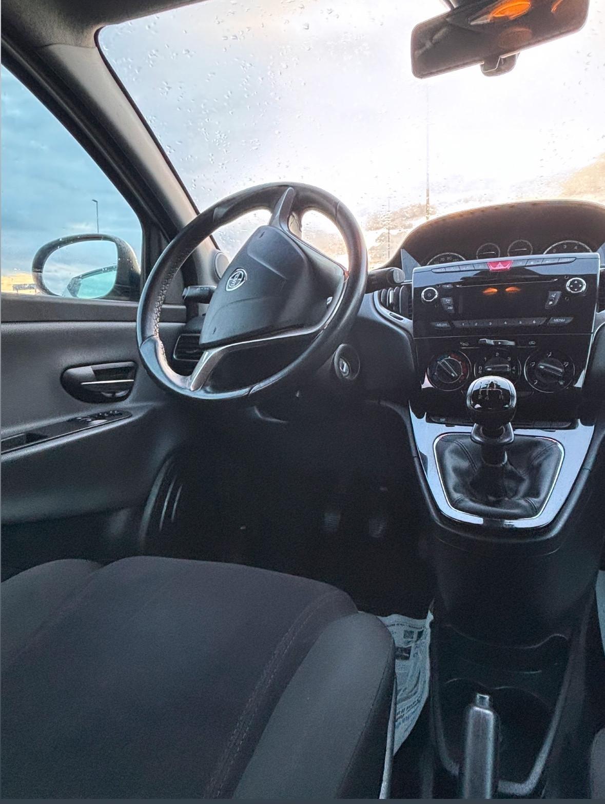 Lancia Ypsilon 0.9 TwinAir 85 CV 5 porte Metano Ecochic Gold