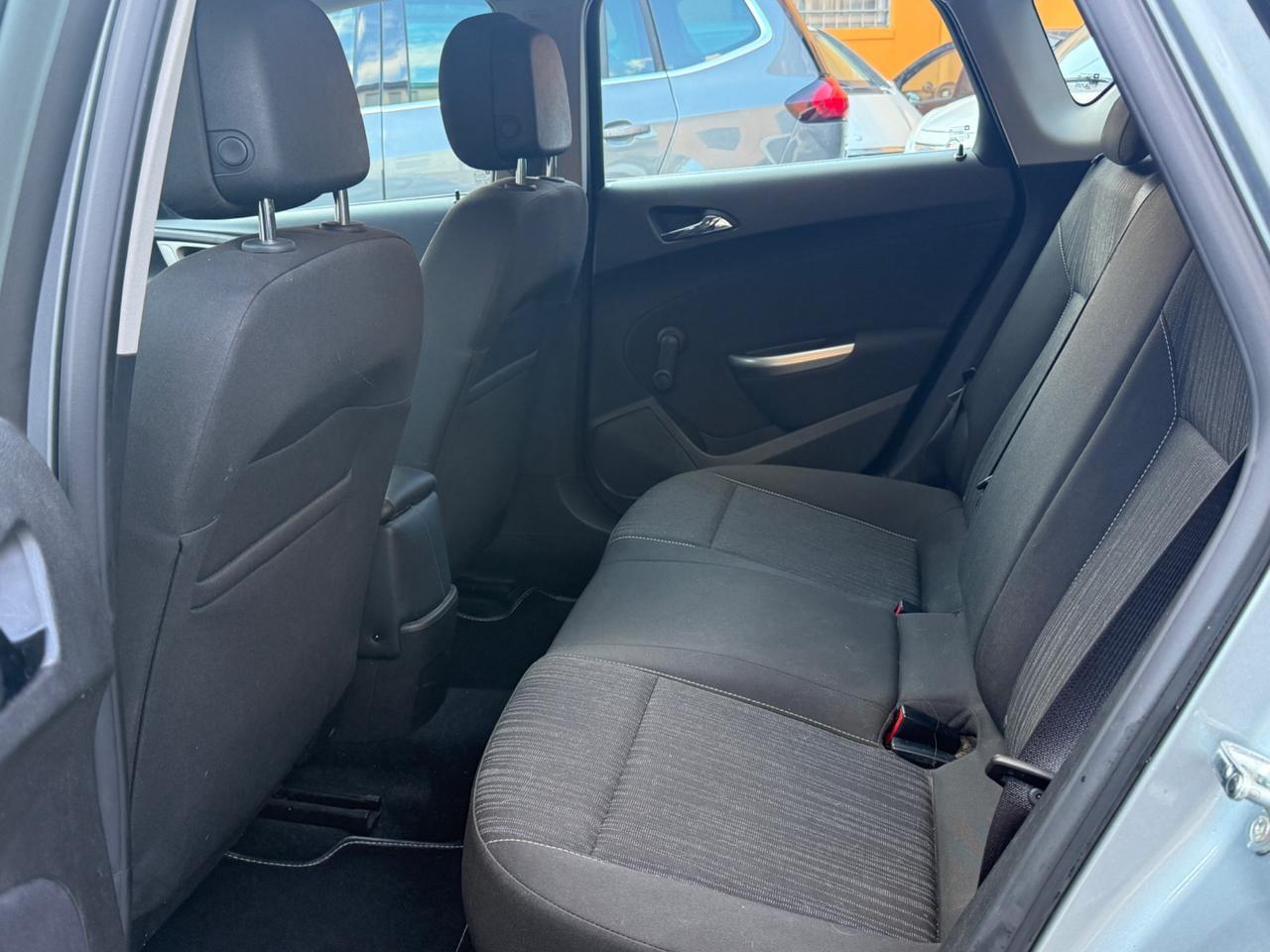Opel Astra 1.4 100CV 5 porte Cosmo - Neopatentati
