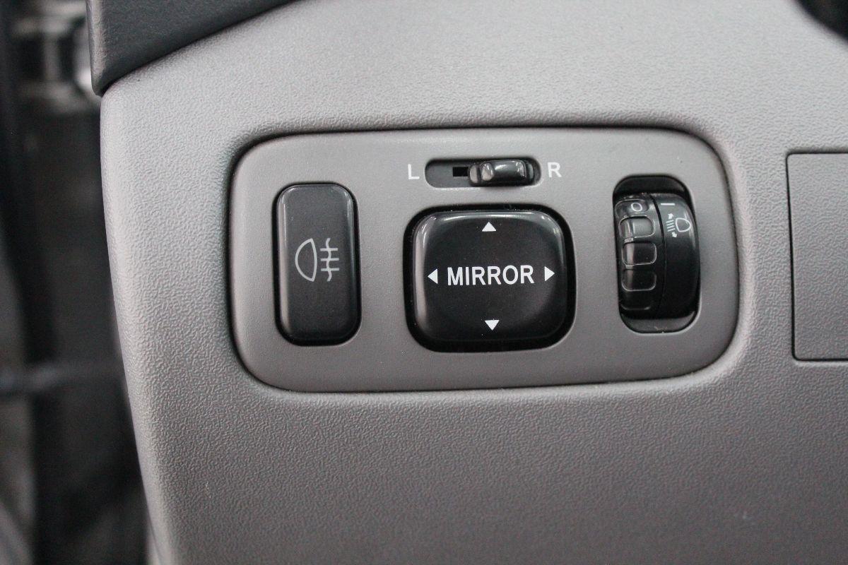 TOYOTA - Yaris - 16V 5 porte Sol