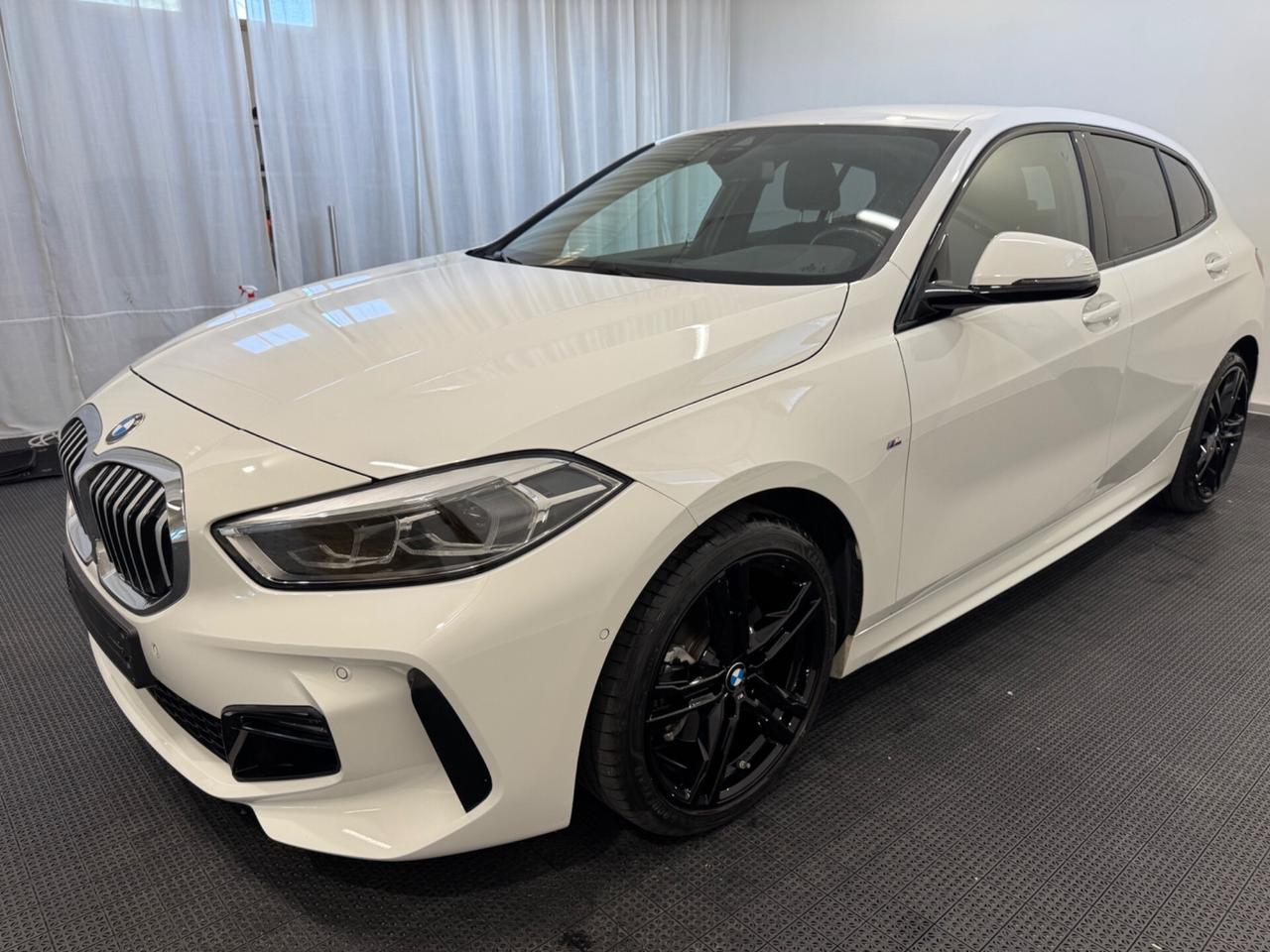 Bmw 118 118i 5p. Msport