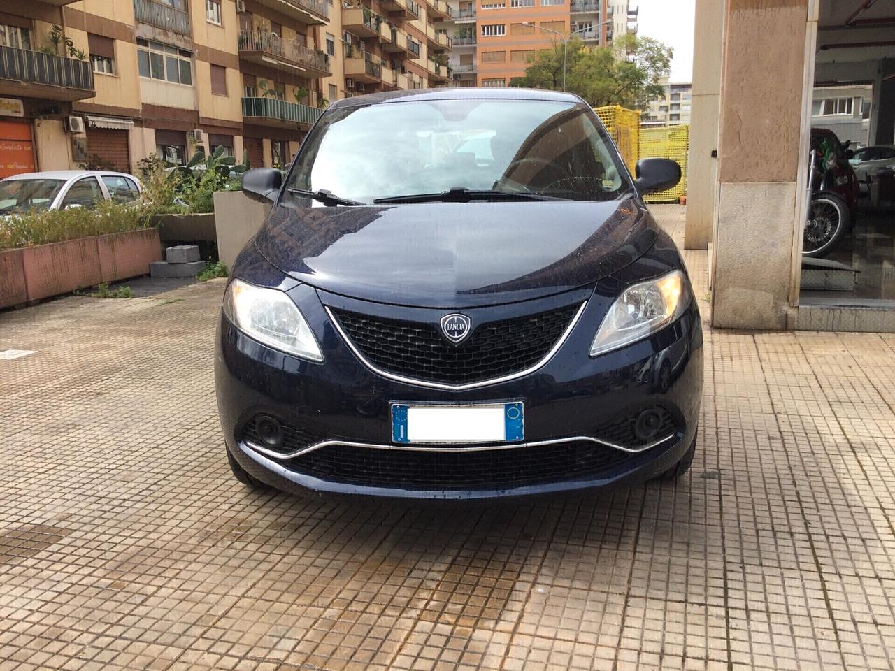 Lancia Ypsilon 1.2 69 CV 5 porte Silver