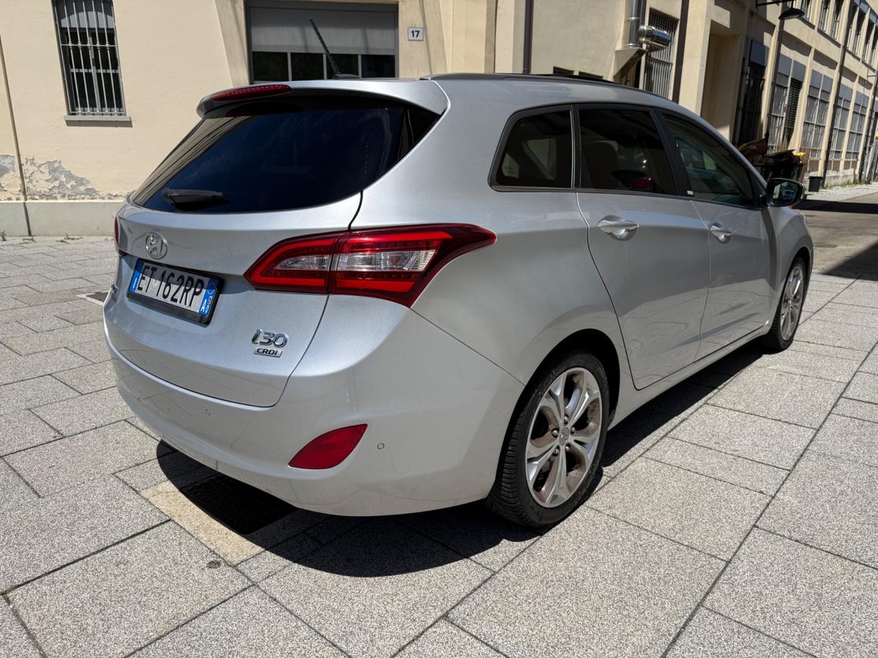 Hyundai i30 Wagon 1.6 CRDi 128 CV Style TETTO APRIBILE