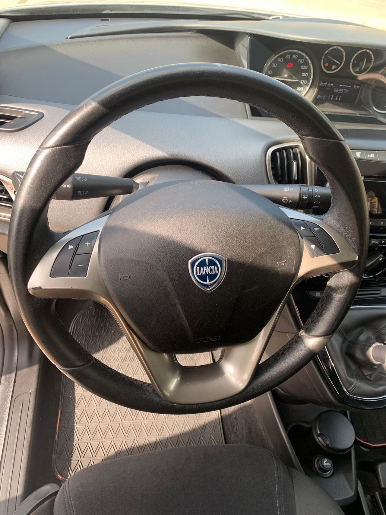 Lancia Ypsilon 1.2 69 CV 5 porte Gold