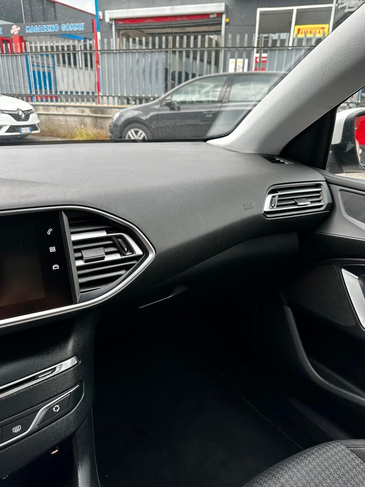 Peugeot 308 BlueHDi 100 S&S Business