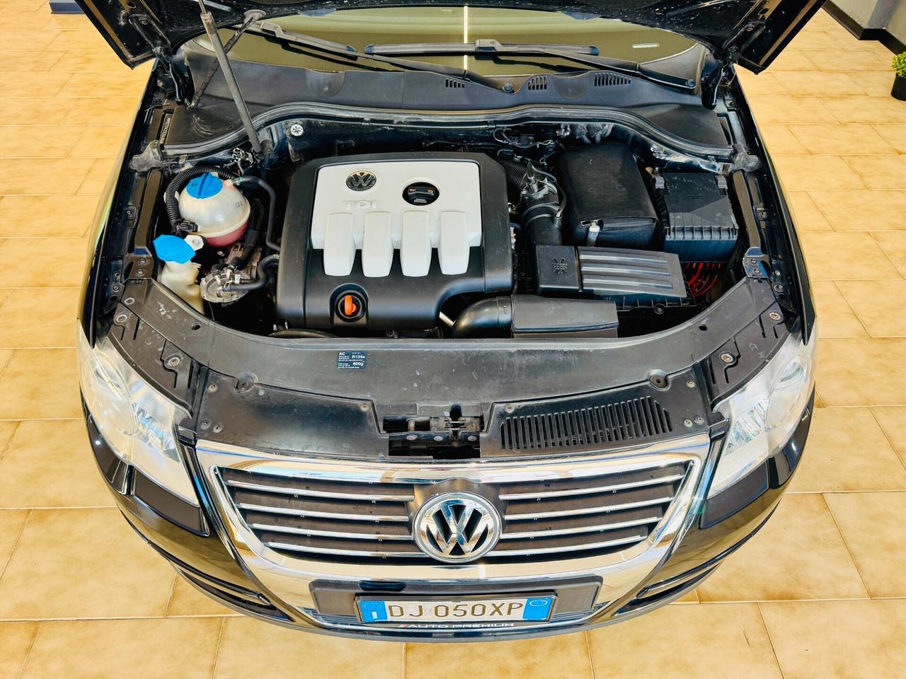 Volkswagen Passat 2.0 TDI 140CV - Touch/Distrib. Nuova/Sedil.Riscald