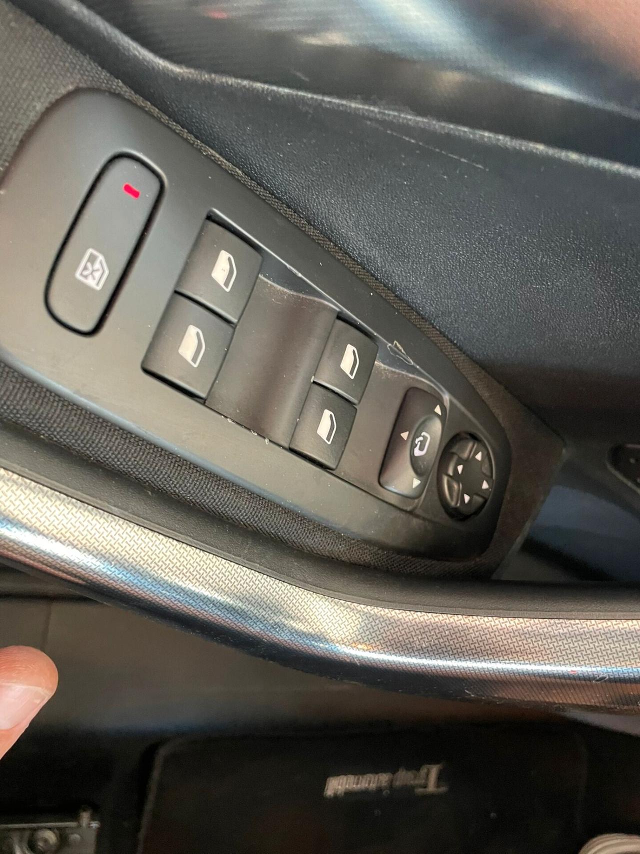 PEUGEOT 2008 1.6HDI ALLURE *NAVI-KAMERA*