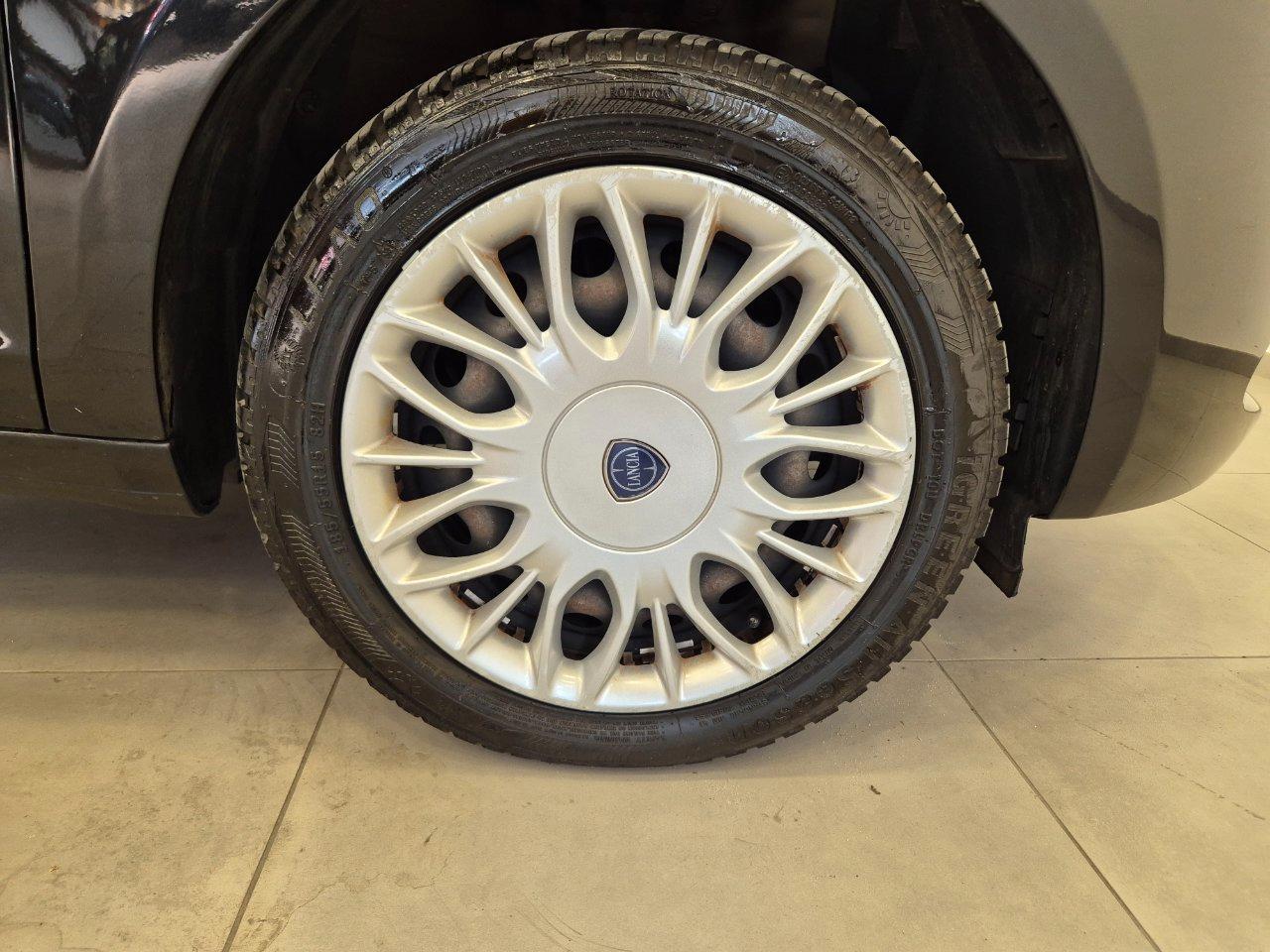 Lancia Ypsilon 5 porte 1.2 Silver 69cv - NEOPATENTATI - Sens. Post. - Bluetooth