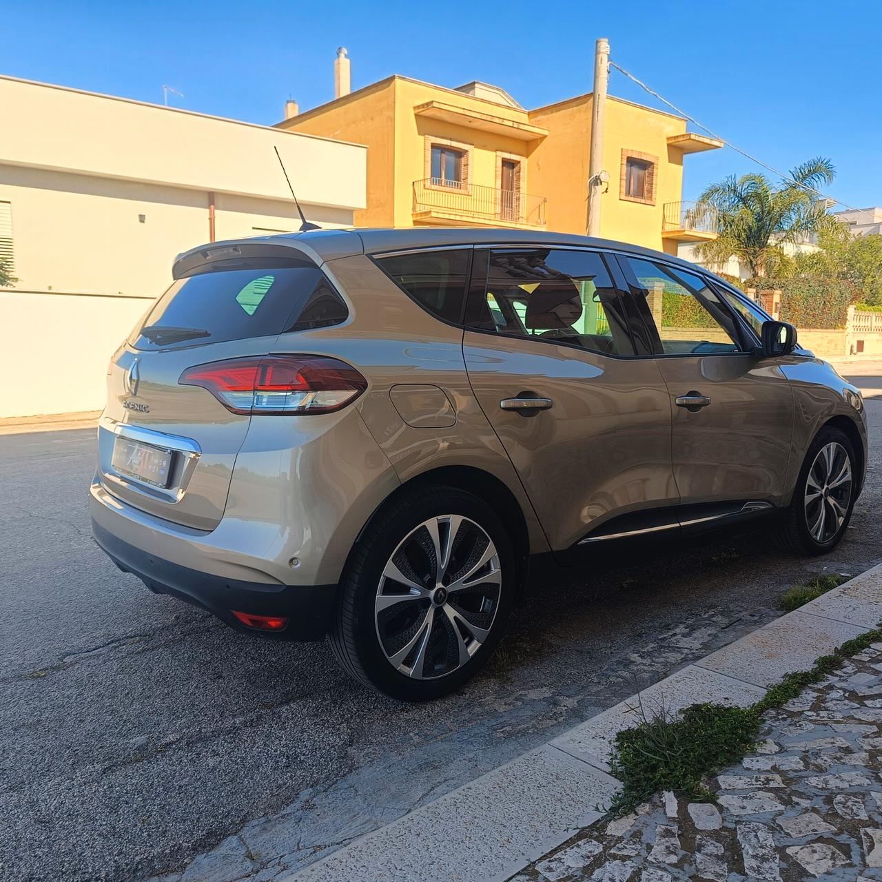 Renault Scenic Scénic dCi 8V 110 CV EDC Energy Intens