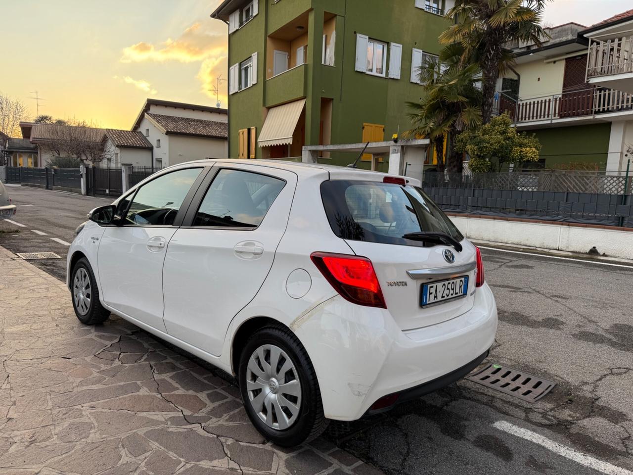 Toyota Yaris 1.5 Hybrid 5 porte Cool