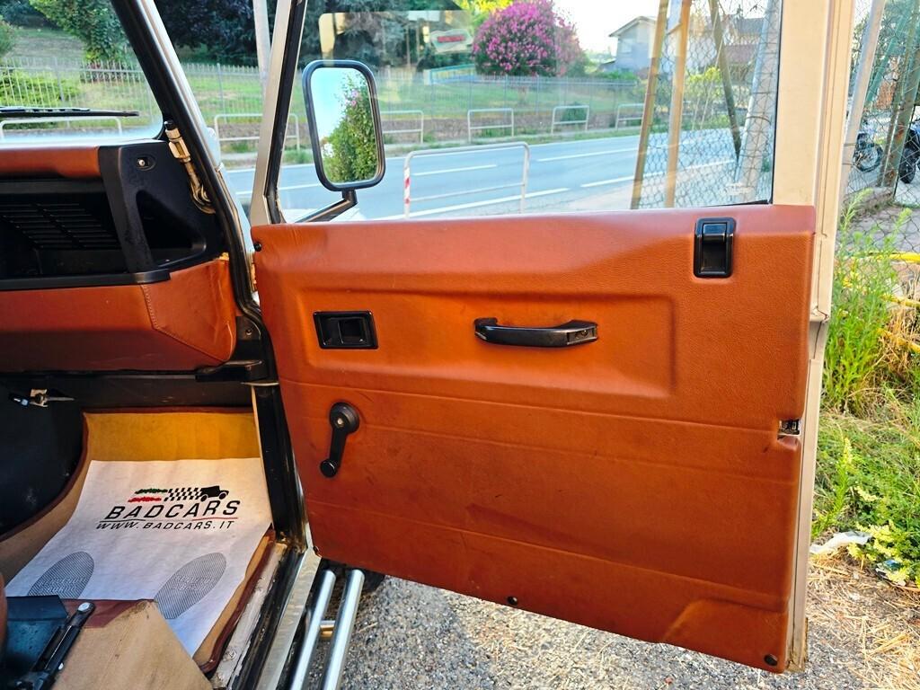 Land Rover Defender 90 TDI 200 RESTAURATA!