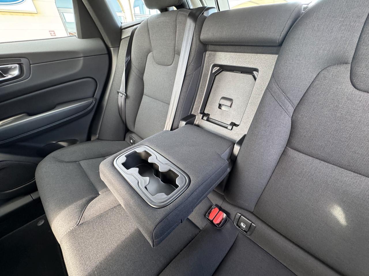 Volvo XC60 B4 AWD (Diesel/Hybrid) Business Plus