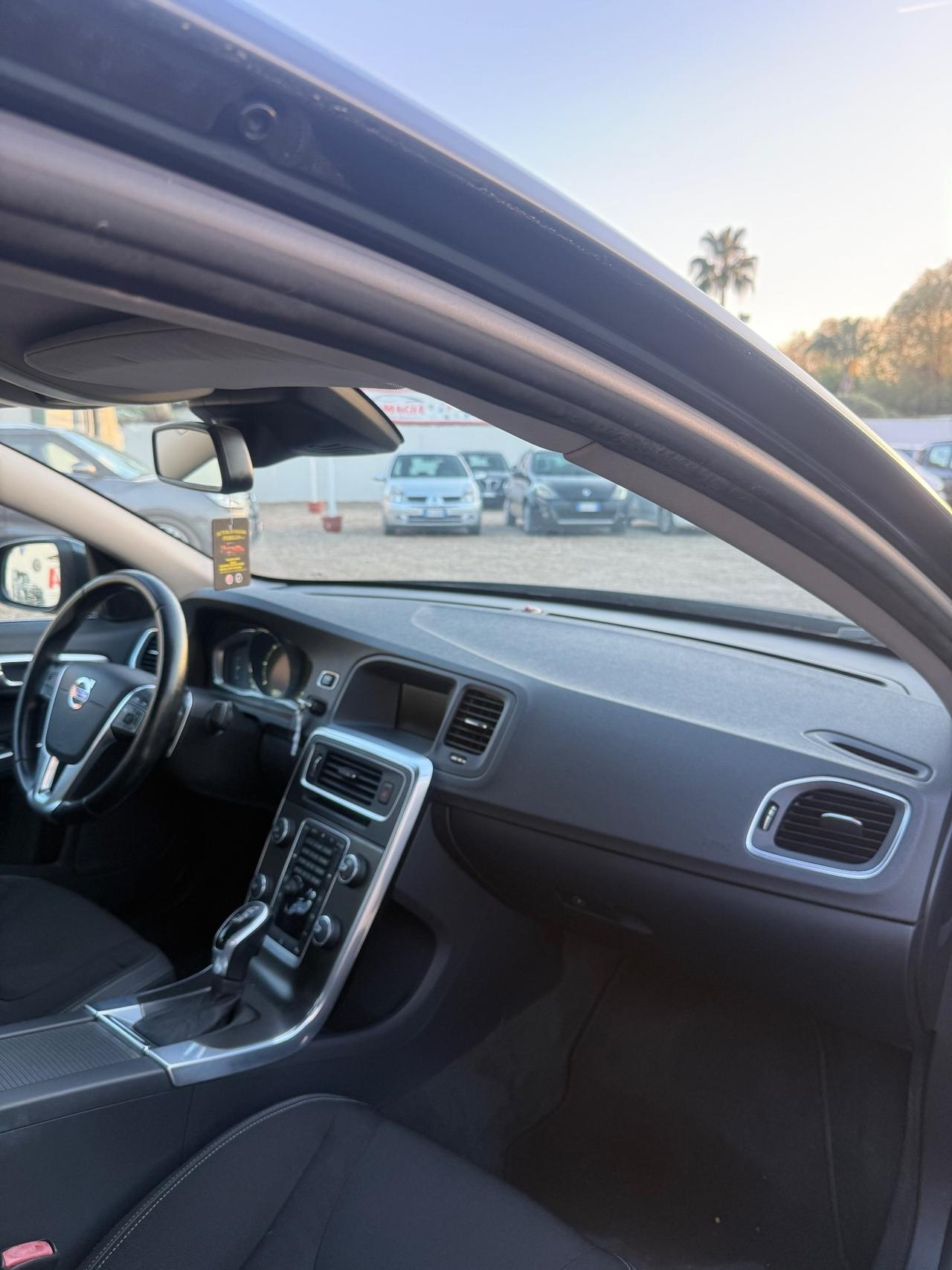 Volvo S60 D5 AWD Geartronic Momentum