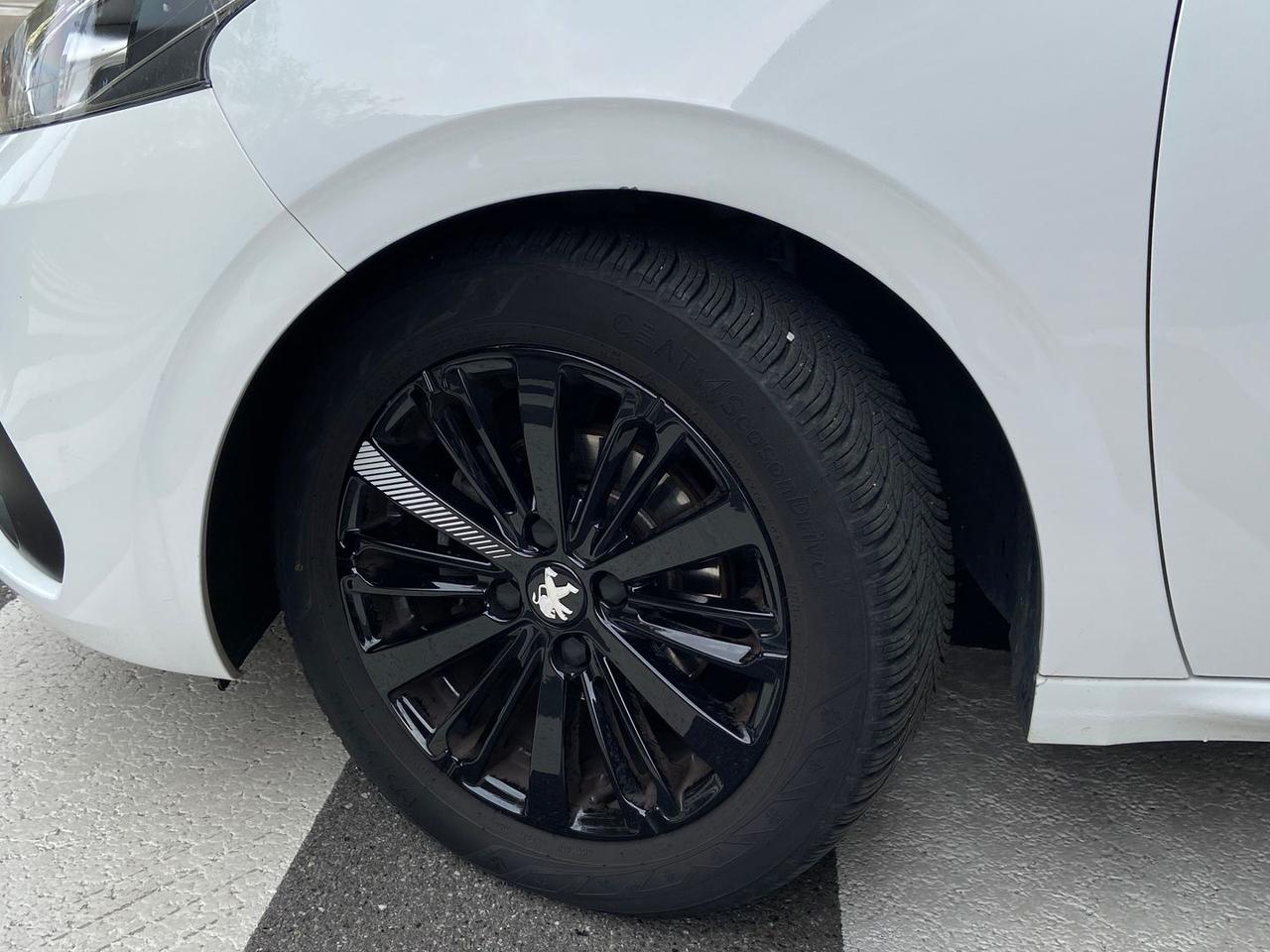Peugeot 208 Black Line 1.2 PureTech 82 #50393