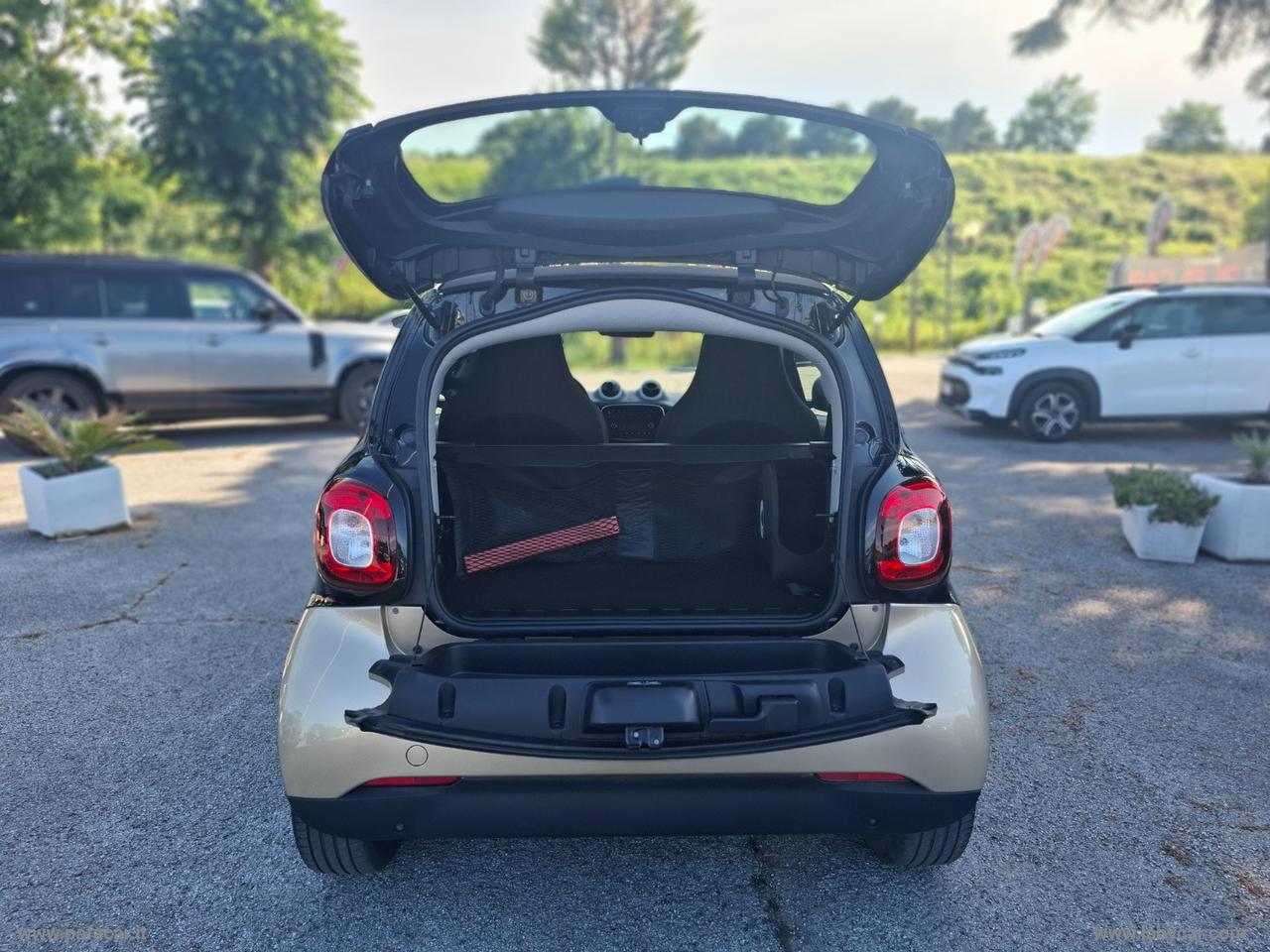SMART fortwo EQ Parisblue